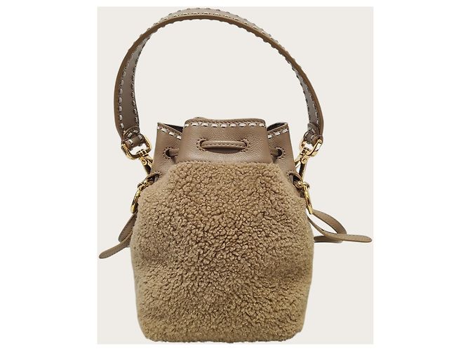 Fendi Mini borsa a secchiello Montrezzo in shearling con logo FF marrone - vista 5