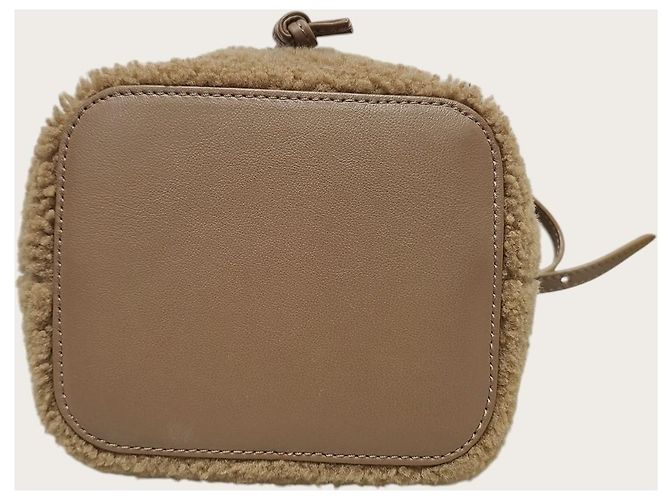 Fendi Mini borsa a secchiello Montrezzo in shearling con logo FF marrone - vista 6
