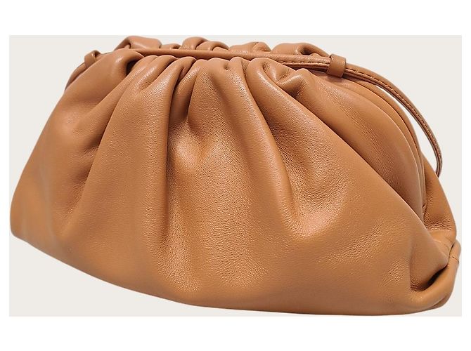 Bottega Veneta Mini borsa a tracolla dumpling in pelle color cammello Marrone - vista 2