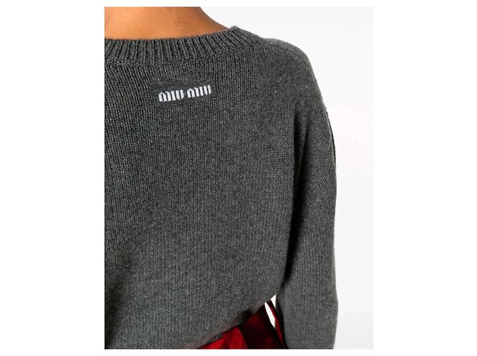 Miu Miu Pull en maille en cachemire avec logo blanc Gris Marron - vue 9