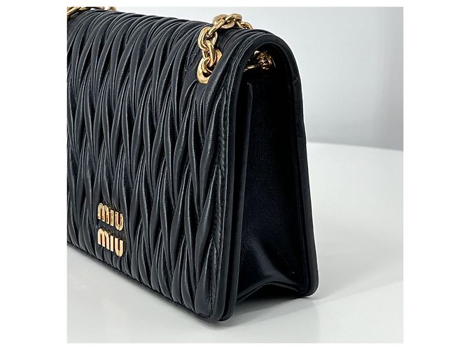 Miu Miu Borsa a tracolla trapuntata con catena Nero - vista 8