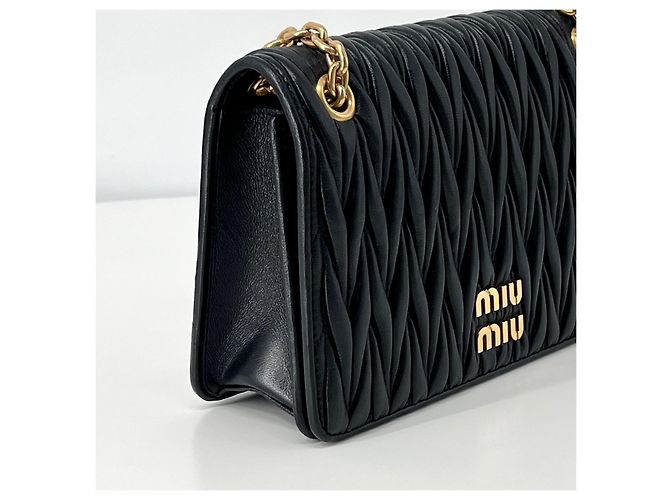 Miu Miu Borsa a tracolla trapuntata con catena Nero - vista 9