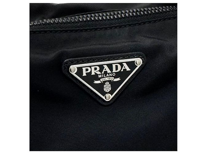 Prada Borsa shopper in nylon con logo triangolare, borsa a tracolla Nero - vista 9