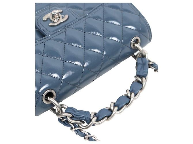 Chanel Mini borsa a tracolla con patta e catena blu stropicciato - vista 10