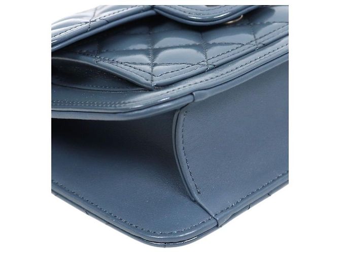 Chanel Mini borsa a tracolla con patta e catena blu stropicciato - vista 6