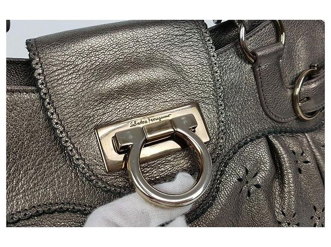 Salvatore Ferragamo Gancini Logo Schultertasche Braun - Ansicht 2