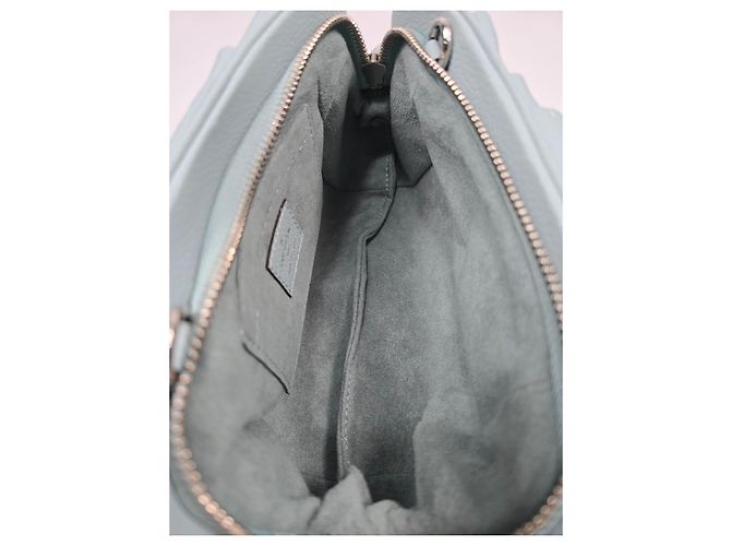 Louis Vuitton Bolso bandolera mini Scala de piel Mahina azul - vista 8