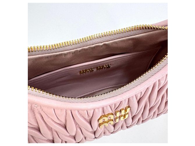 Miu Miu Borsa a tracolla e crossbody in nappa trapuntata Rosa - vista 11