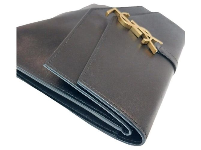 Saint Laurent Clutch YSL Cassandra in pelle nera lucida con dettagli dorati Nero - vista 4