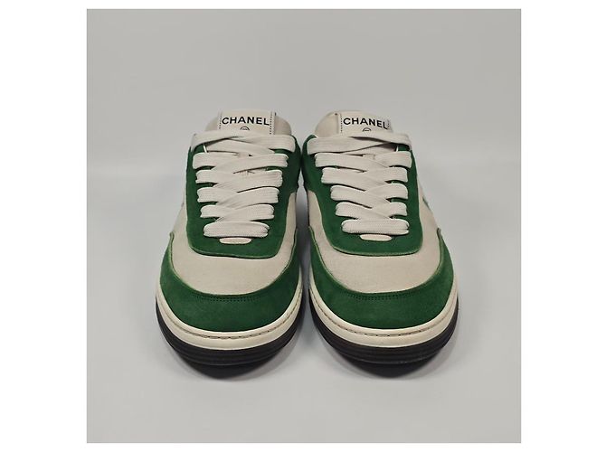 Chanel Baskets en daim vert avec logo CC - vue 3
