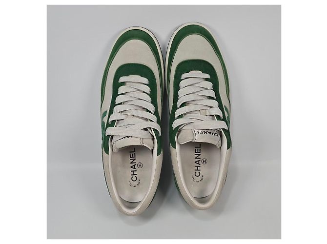 Chanel Baskets en daim vert avec logo CC - vue 7