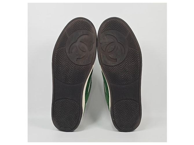 Chanel Baskets en daim vert avec logo CC - vue 8