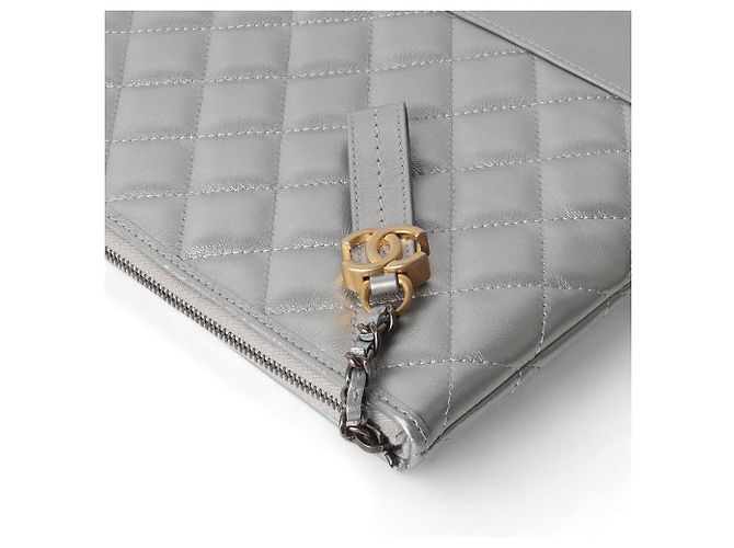 Chanel Clutch Gabrielle New Argento - vista 3