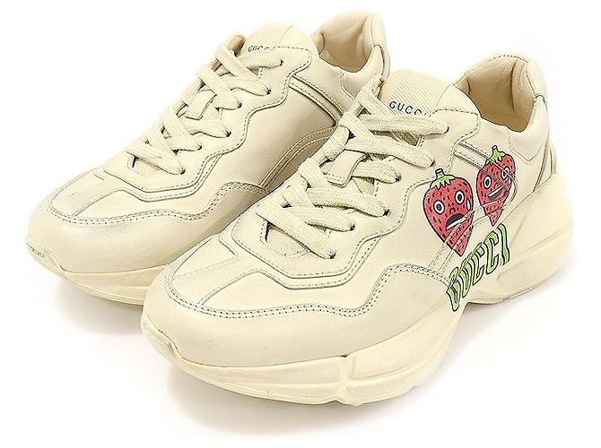 Gucci Ivory Leder Damen-Sneaker mit Erdbeerprint und Messing Weiß - Ansicht 2