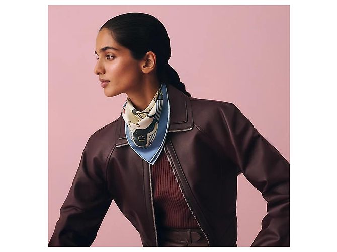 Silk In Hermès Sciarpa di seta da donna con bordi arrotolati Blu - vista 3