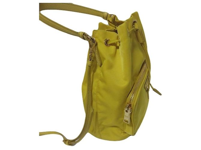 Prada Bolso bucket de Re-Nylon amarillo, bolso de hombro, bolso bandolera - vista 3
