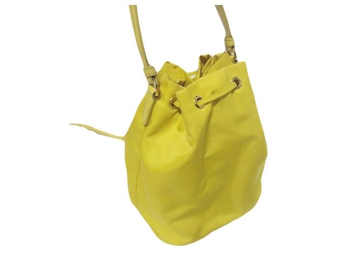 Prada Bolso bucket de Re-Nylon amarillo, bolso de hombro, bolso bandolera - vista 4