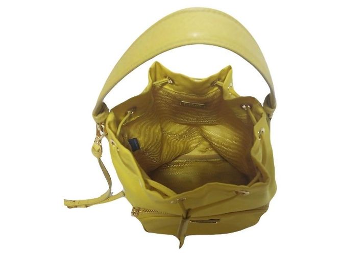 Prada Bolso bucket de Re-Nylon amarillo, bolso de hombro, bolso bandolera - vista 6