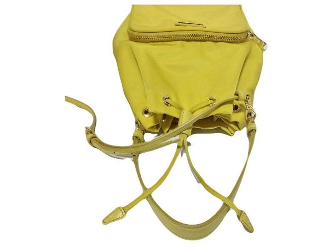 Prada Bolso bucket de Re-Nylon amarillo, bolso de hombro, bolso bandolera - vista 7