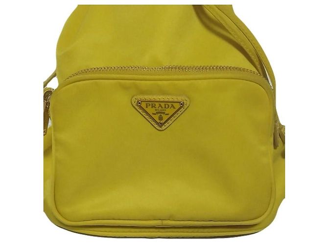 Prada Bolso bucket de Re-Nylon amarillo, bolso de hombro, bolso bandolera - vista 8