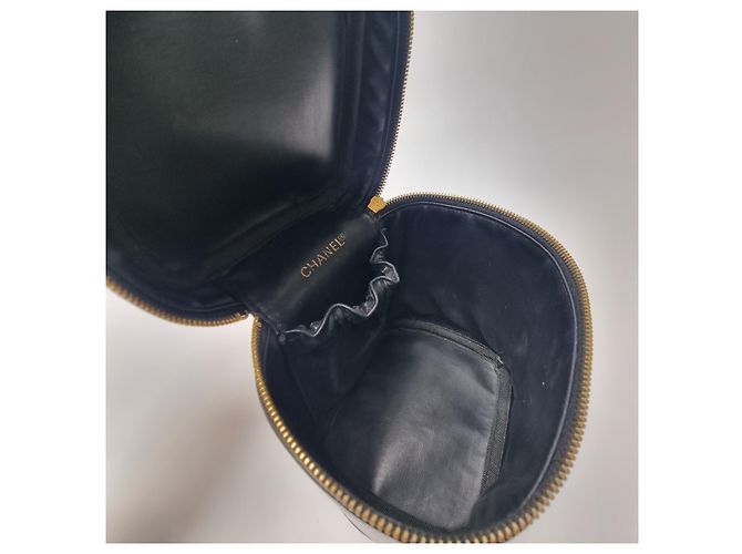 Vanity Chanel Kosmetiktasche aus Lammleder Schwarz - Ansicht 17