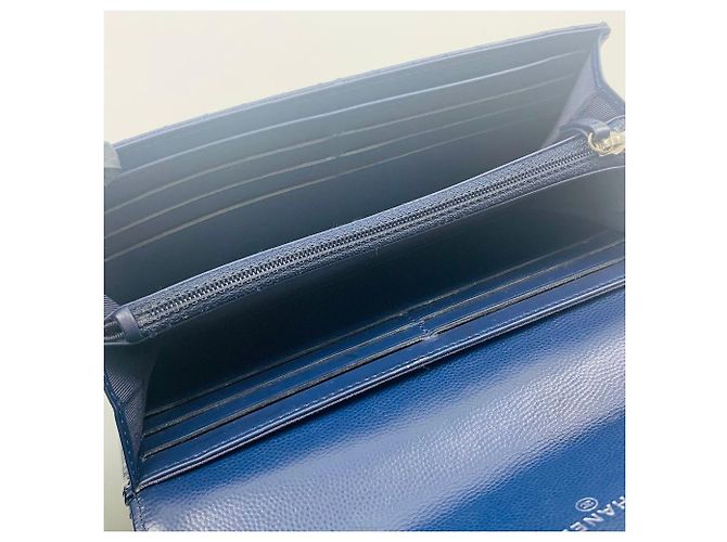 Chanel Cartera Larga Soft Caviar Chevron Silver Series Azul - vista 5
