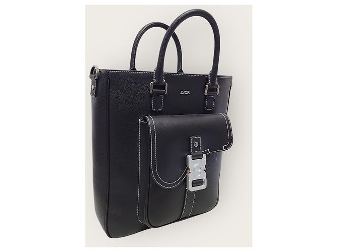 Dior Cabas Saddle en agneau noir porté épaule et crossbody - vue 3