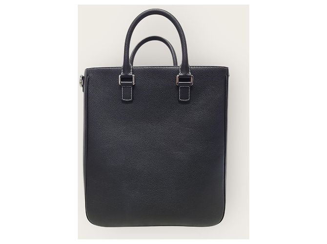 Dior Cabas Saddle en agneau noir porté épaule et crossbody - vue 5