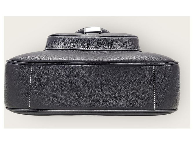 Dior Cabas Saddle en agneau noir porté épaule et crossbody - vue 6