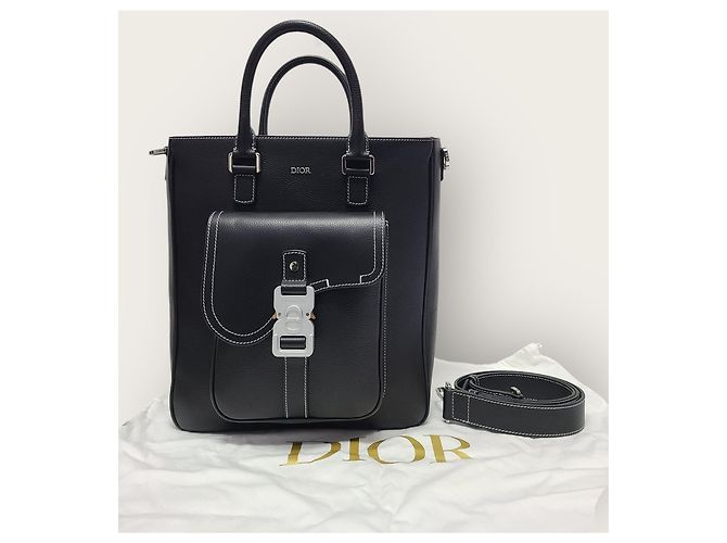 Dior Cabas Saddle en agneau noir porté épaule et crossbody - vue 7