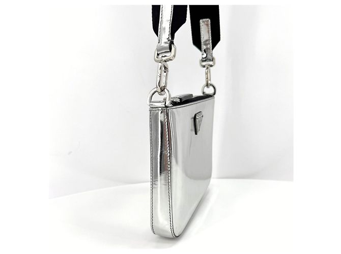Prada Borsa a tracolla in pelle argento spazzolato - vista 9