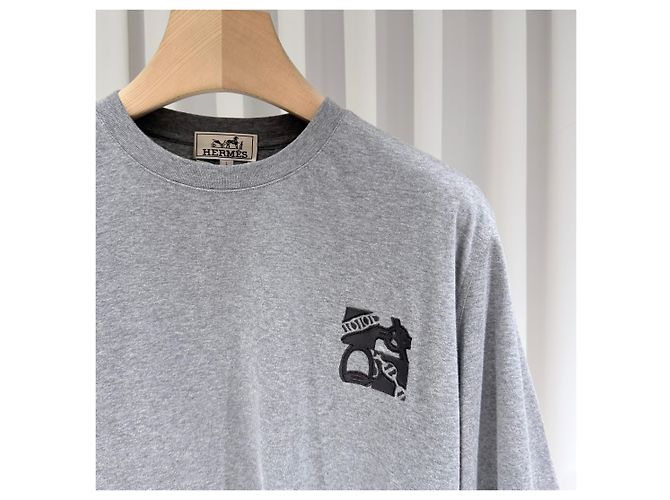 Hermès Kurzärmeliges Baumwoll-T-Shirt mit Lederpatch Grau Braun - Ansicht 4