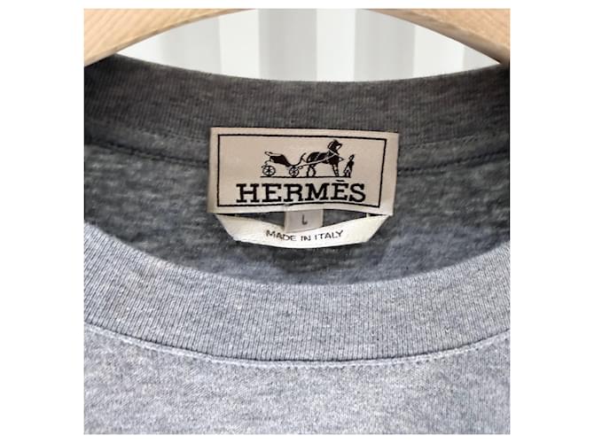 Hermès Kurzärmeliges Baumwoll-T-Shirt mit Lederpatch Grau Braun - Ansicht 5