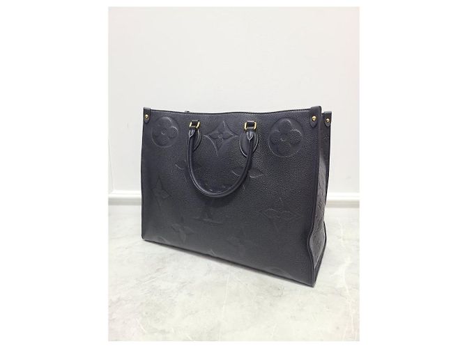 Louis Vuitton Borsa Tote Onthego in monogramma Empreinte nero - vista 2