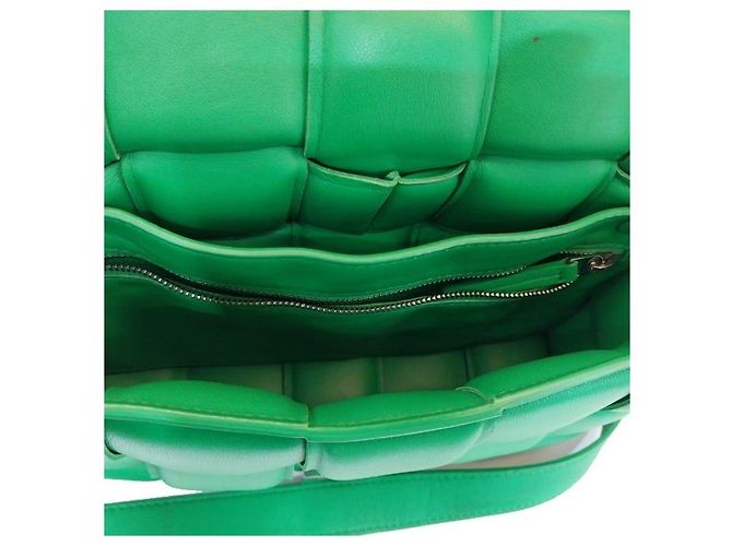 Bottega Veneta Bolsa de ombro e transversal Cassette em pele de cordeiro acolchoada Intrecciato Parakeet Verde - vista 3