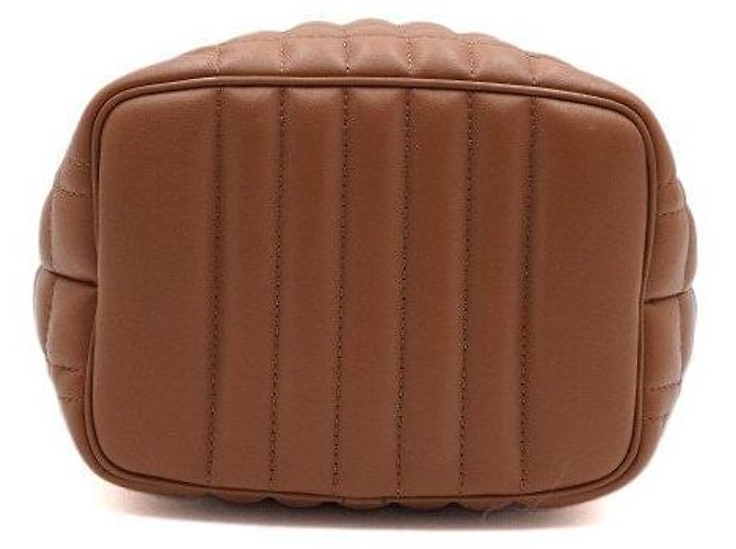 Burberry Bolsa Bucket acolchoada em couro Marrom Maple com corrente dourada - vista 6