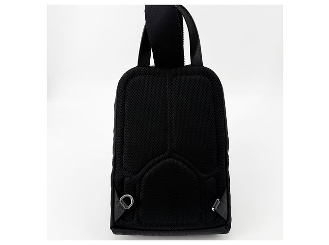 Prada Re-Nylon Triangle Logo Sling Bag Rucksack Schwarz - Ansicht 3