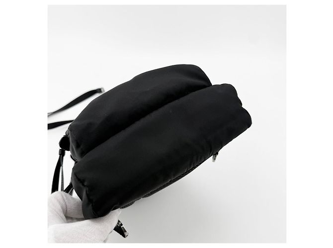 Prada Re-Nylon Triangle Logo Sling Bag Rucksack Schwarz - Ansicht 6