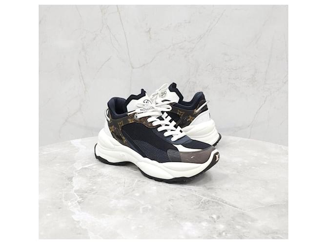 Louis Vuitton Monogram Run Sneaker Silber - Ansicht 3