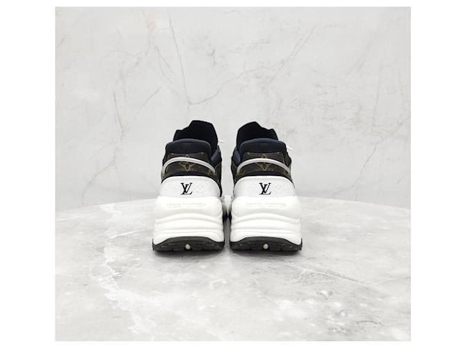 Louis Vuitton Monogram Run Sneaker Silber - Ansicht 6