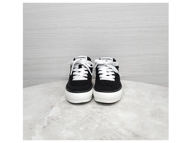 Chanel Sneakers in scamosciato nero - vista 2