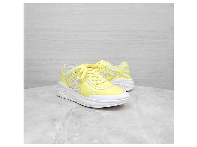 Chanel Sneakers in Lycra e mesh giallo - vista 3