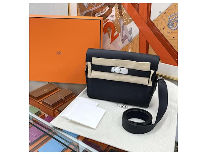 Hermès Borsa Messenger Kelly Togo PM Nera con Palladio Nero - vista 11