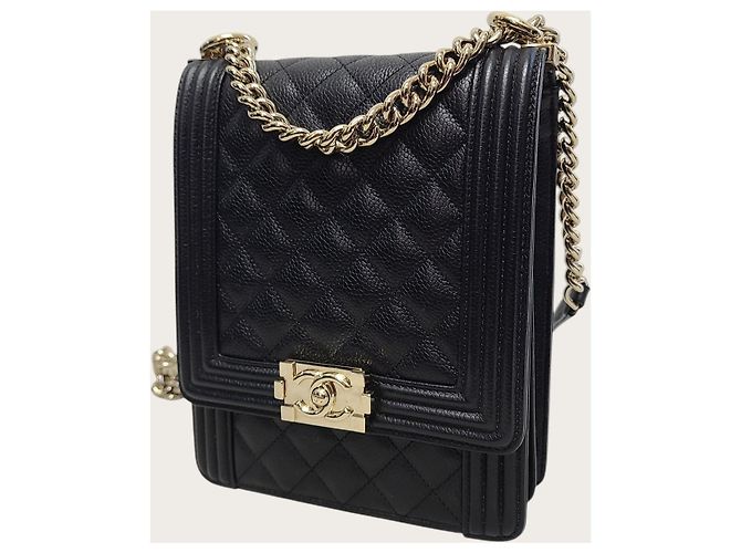 Borsa Chanel serie Boy in caviar nero e oro champagne - vista 2