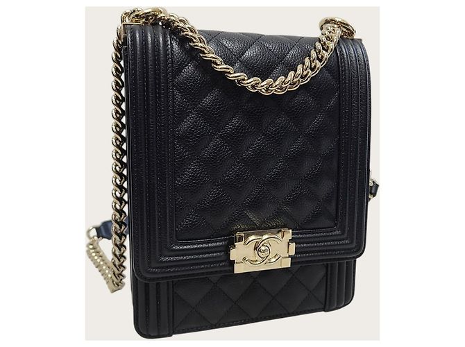 Borsa Chanel serie Boy in caviar nero e oro champagne - vista 3
