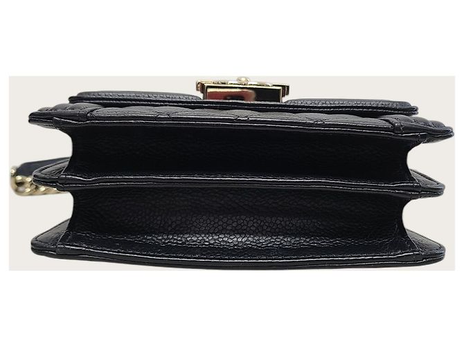 Borsa Chanel serie Boy in caviar nero e oro champagne - vista 6