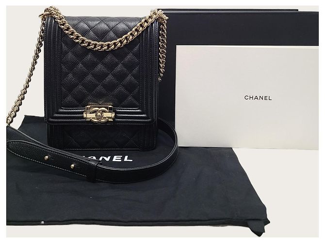 Borsa Chanel serie Boy in caviar nero e oro champagne - vista 7