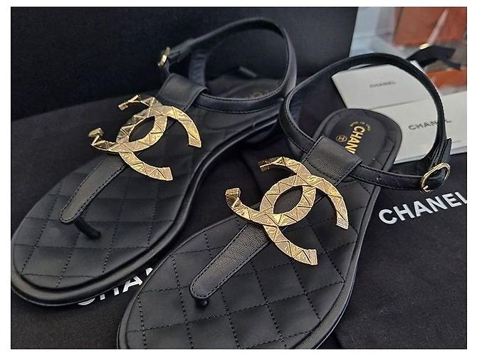 Chanel Damen Goldene Flip-Flops mit großem Logo Schwarz - Ansicht 5