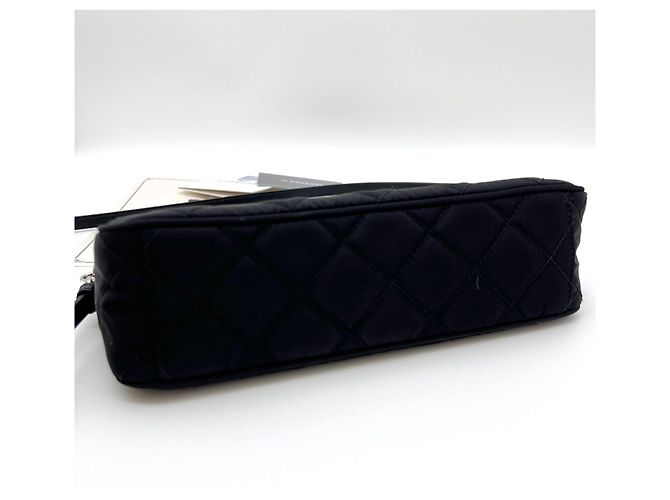 Prada Borsa a tracolla trapuntata in nylon con logo a triangolo e catena Nero - vista 11