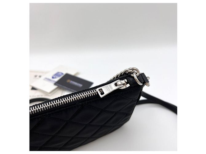 Prada Borsa a tracolla trapuntata in nylon con logo a triangolo e catena Nero - vista 8